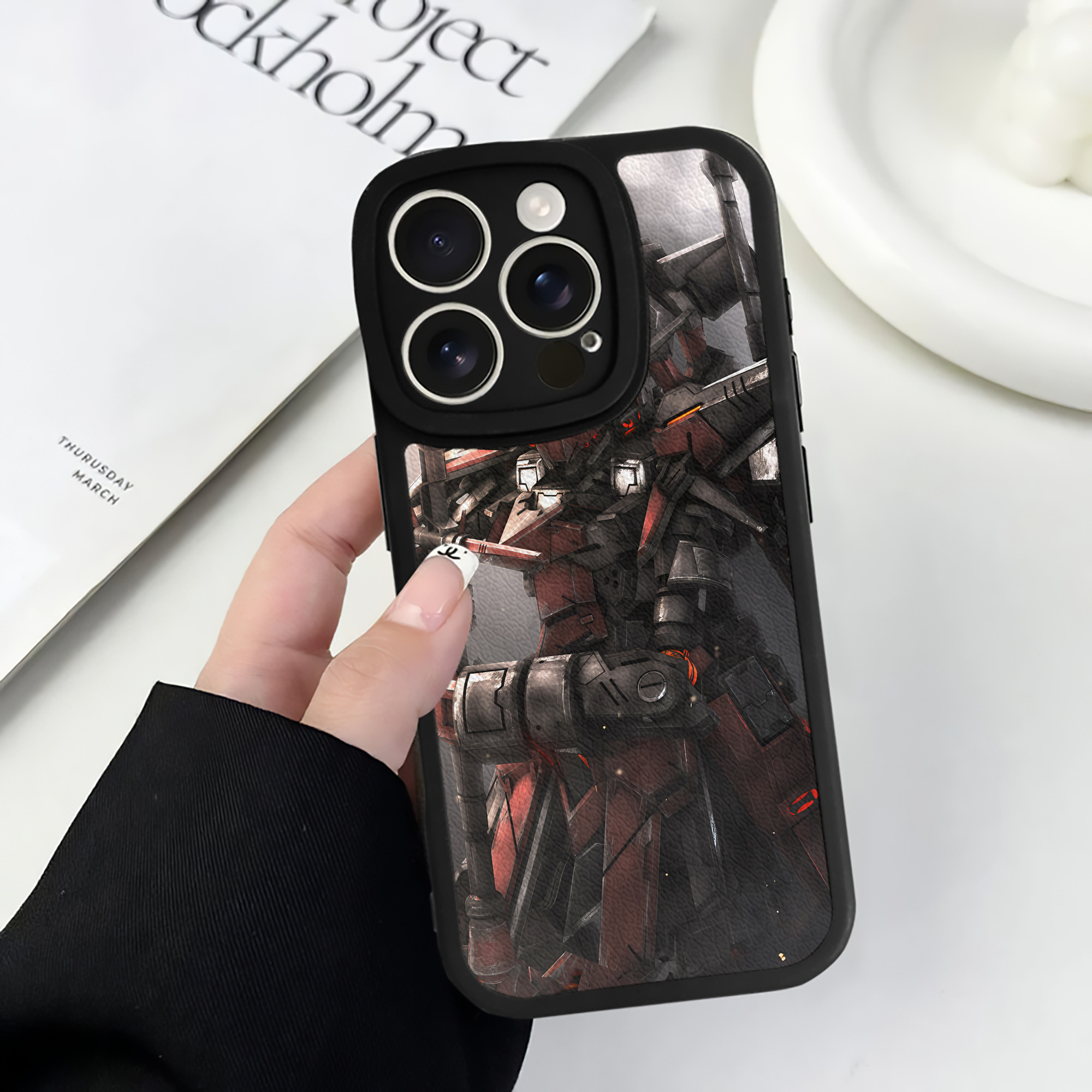 （画像用） 機動戦士ガンダム Mobile Suit Gundam 【iPhone 16シリーズ対応】シリコンスマホケース（レザー調） 材質：シリコン